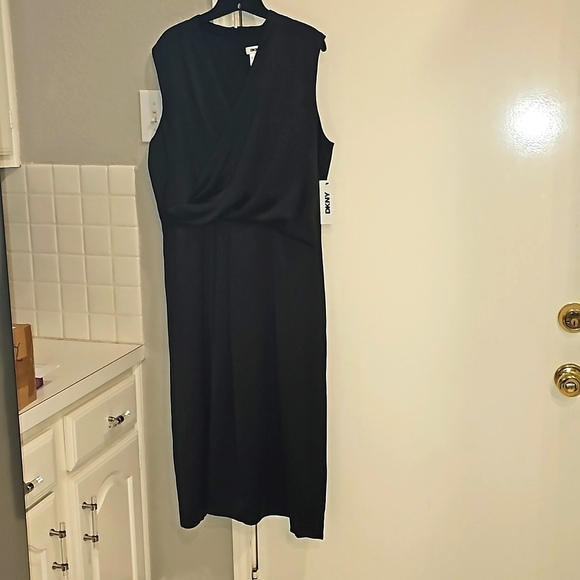 NWT DKNY Sleeveless V-line Side Slit Pleated Front Dress Size 14 Black - Picture 15 of 16